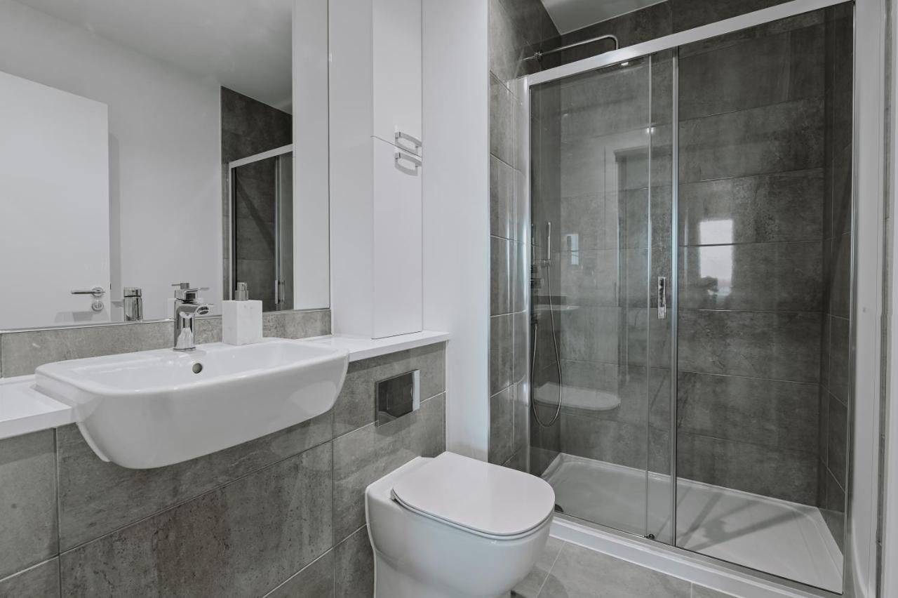 Khayat Homes - The Owelor - Two Bed Londen Buitenkant foto